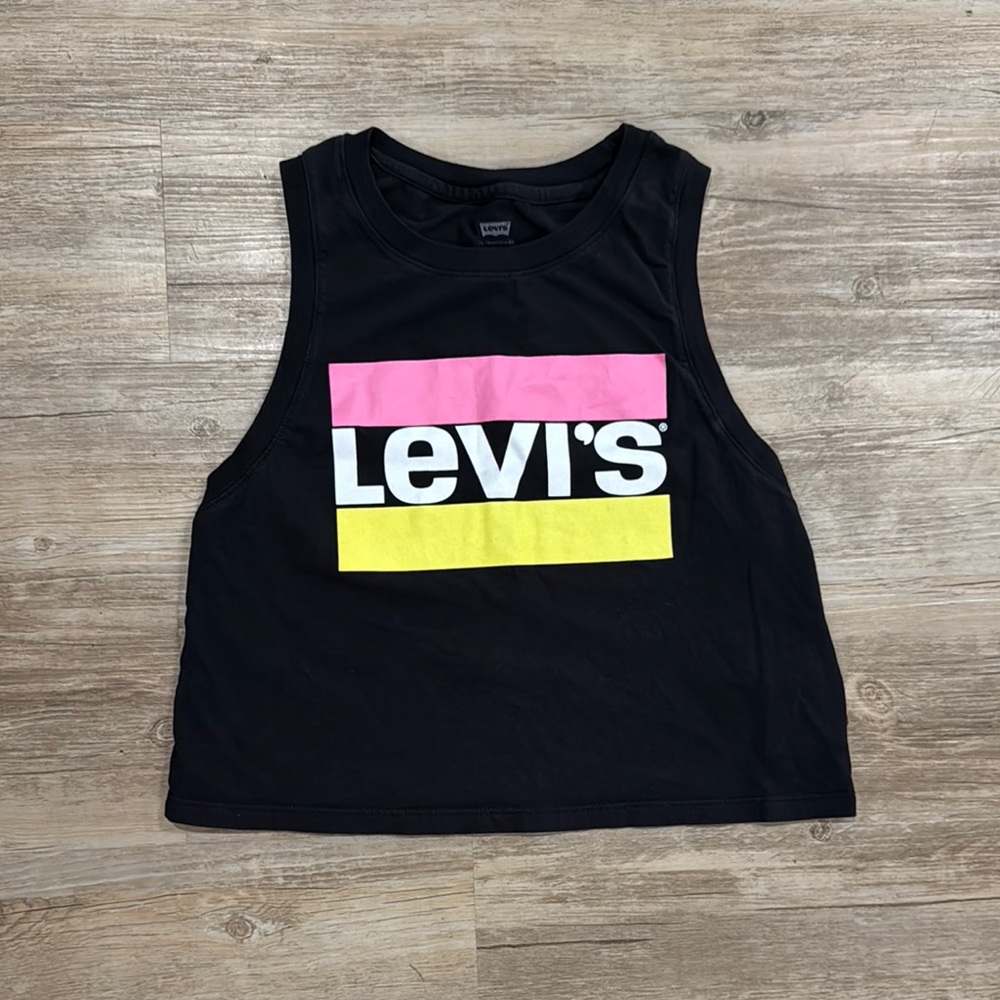 3/$10! Women’s Levi's crop top
